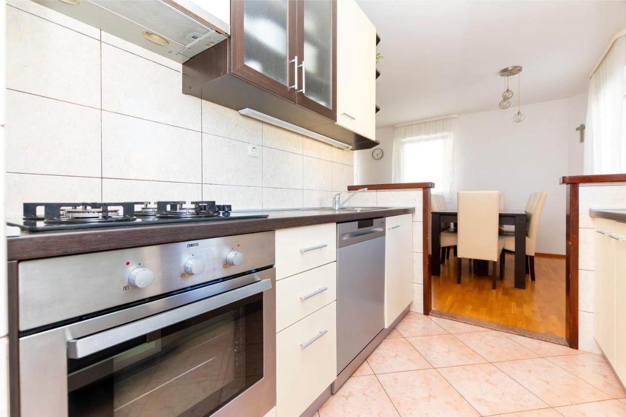 Apartment Pepalo,Omis Free Parking Екстер'єр фото